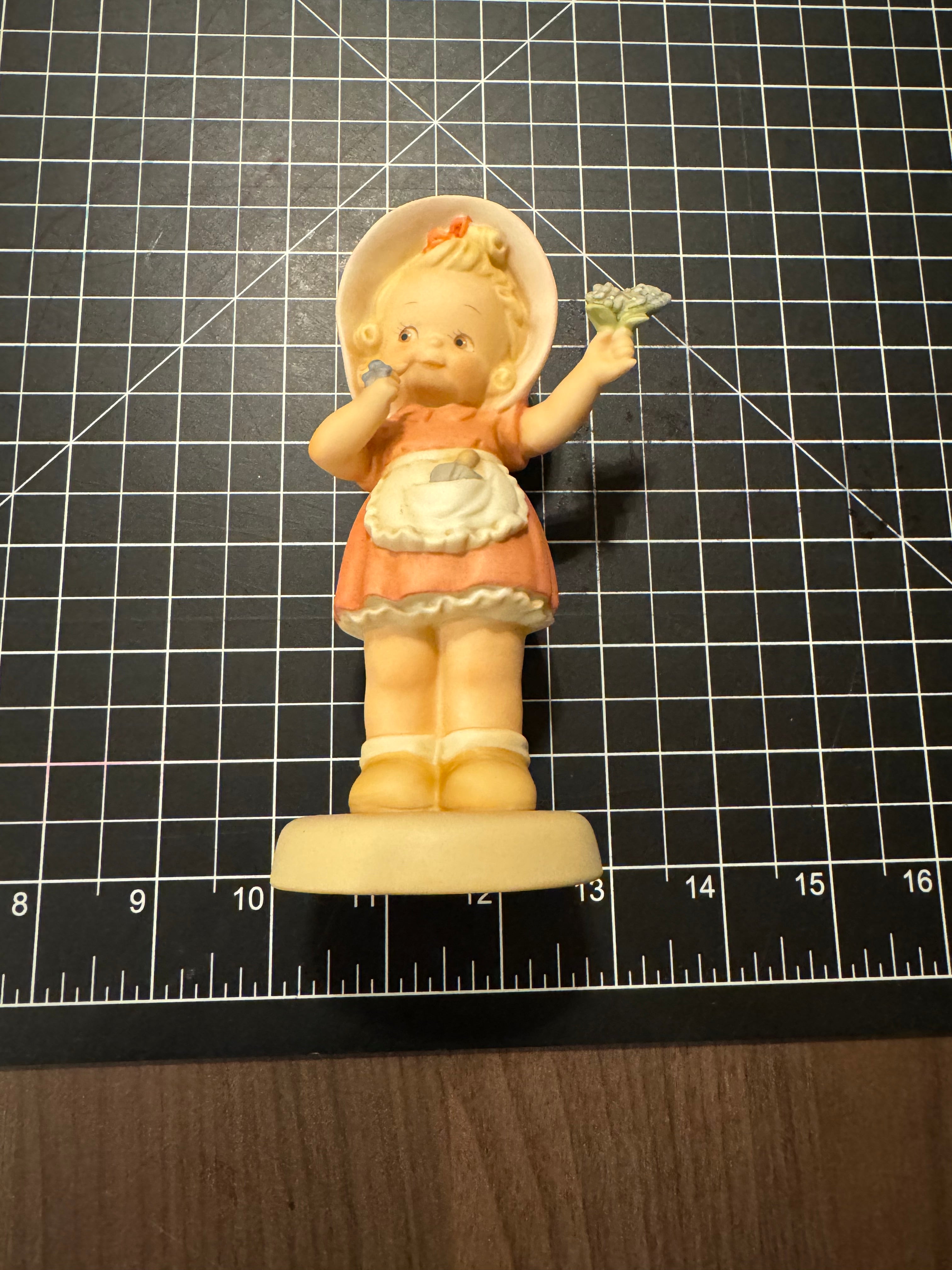 Enesco Memories of Yesterday Forget Me Not 1996 Collectors Society Figurine