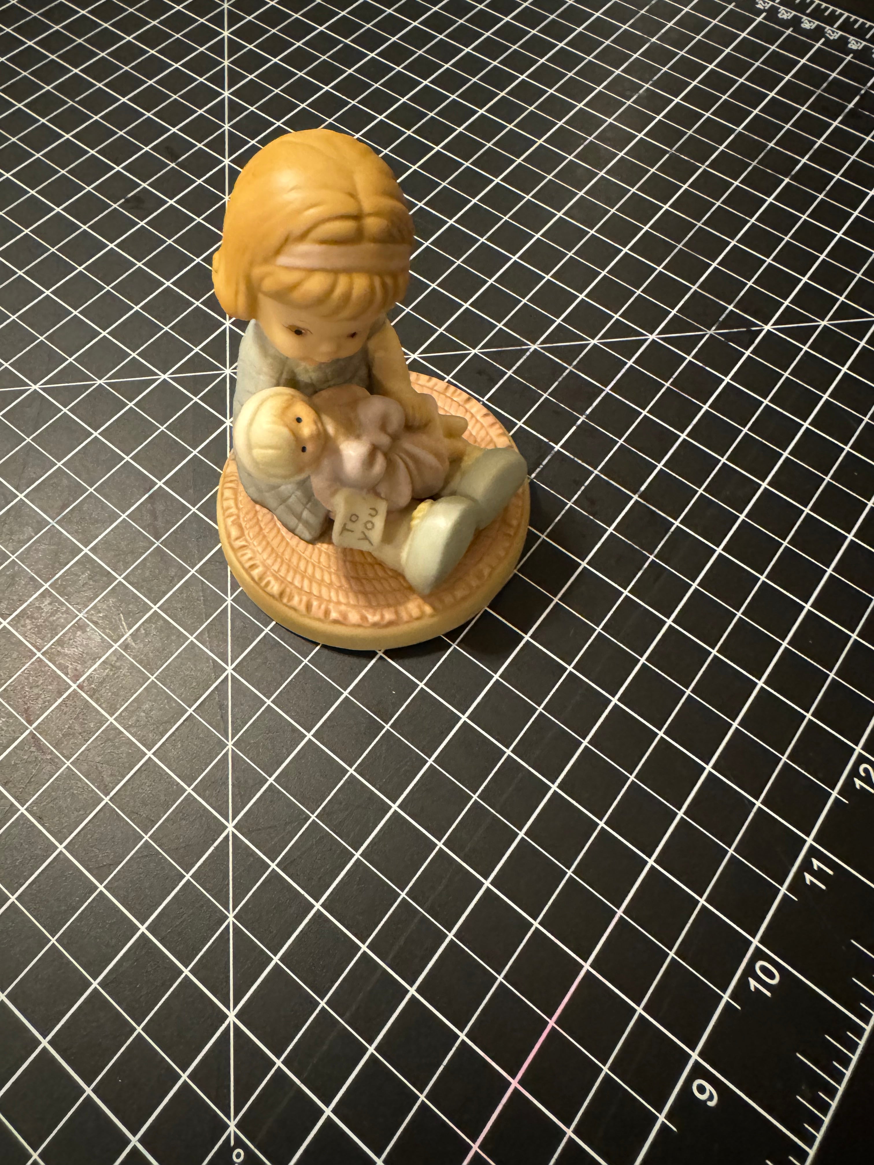 Enesco Memories of Yesterday "Wrapped in Love and Happiness" 1995 Event Figurine #602930 Mabel Lucie Attwell