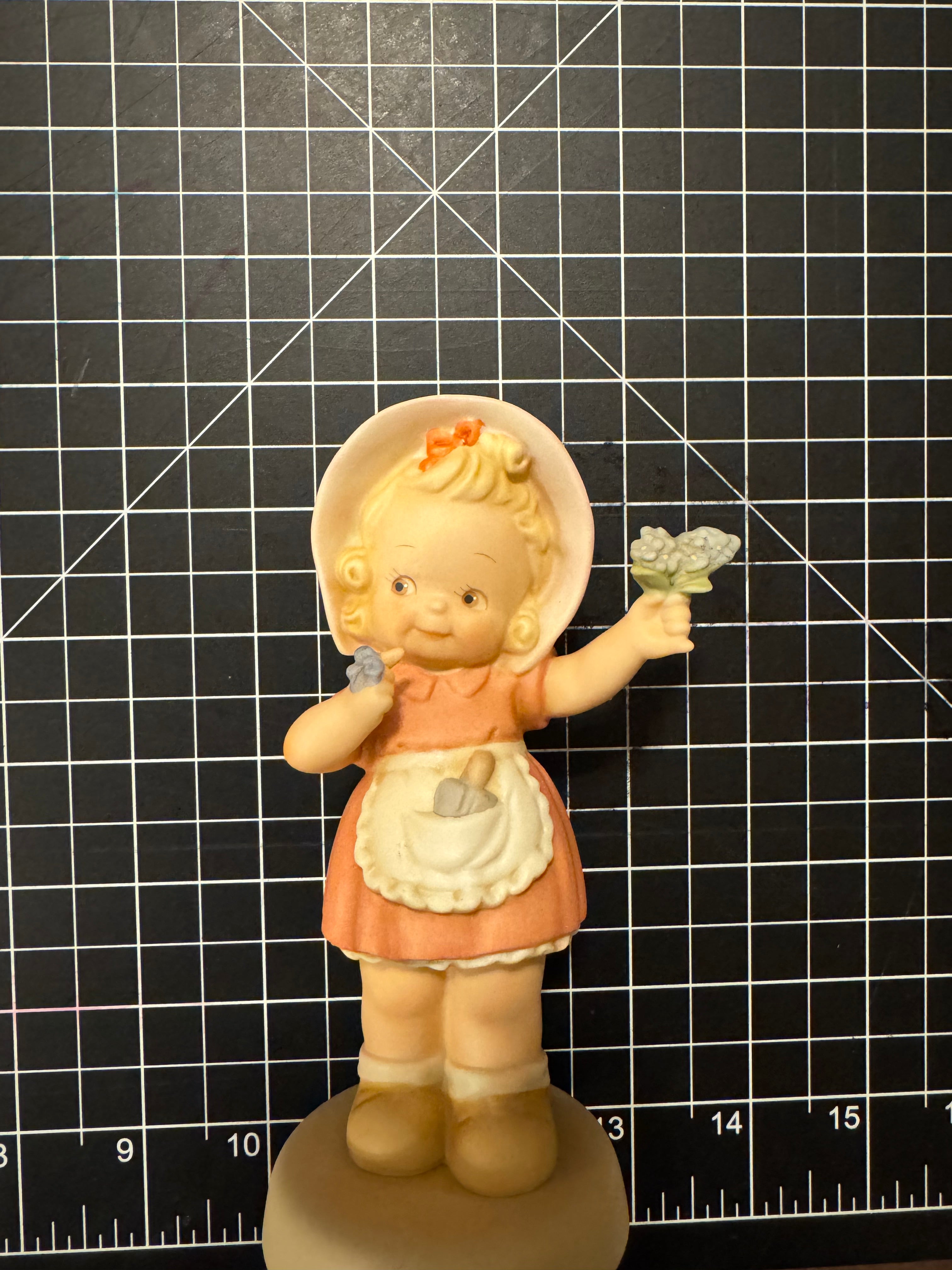 Enesco Memories of Yesterday Forget Me Not 1996 Collectors Society Figurine