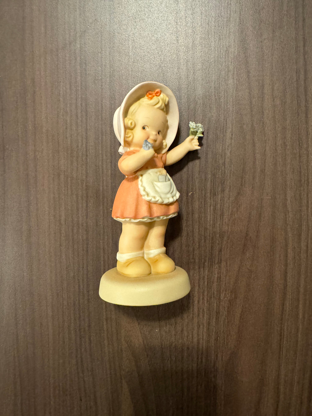 Enesco Memories of Yesterday Forget Me Not 1996 Collectors Society Figurine