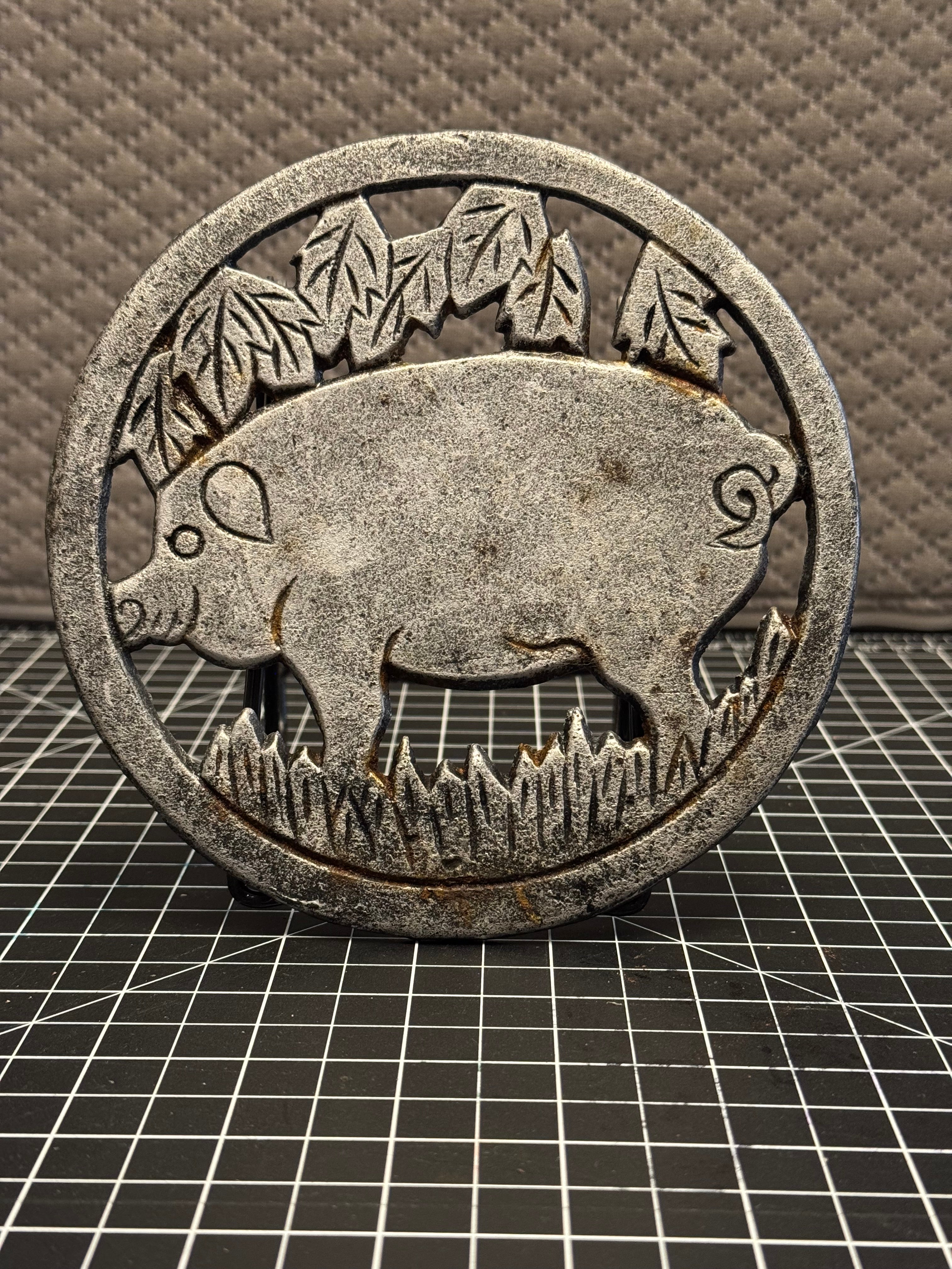 Cast Iron Pig Trivet Rustic Farmhouse Hot Plate Kitchen Decor 6”