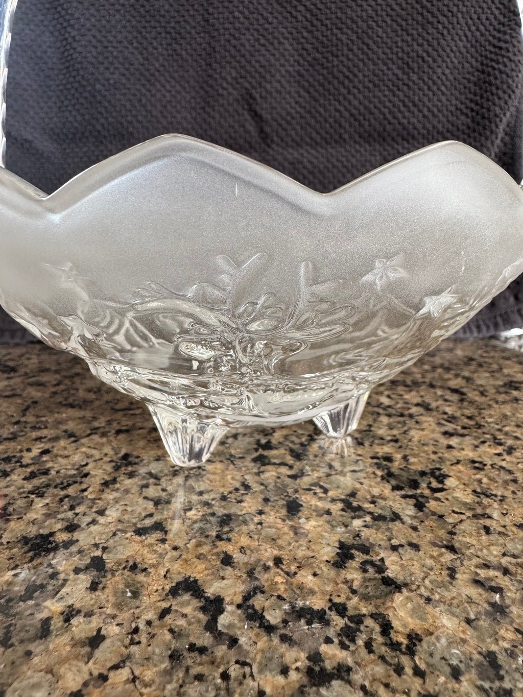 Mikasa Silent Night Glass Basket Christmas Decor Boxed