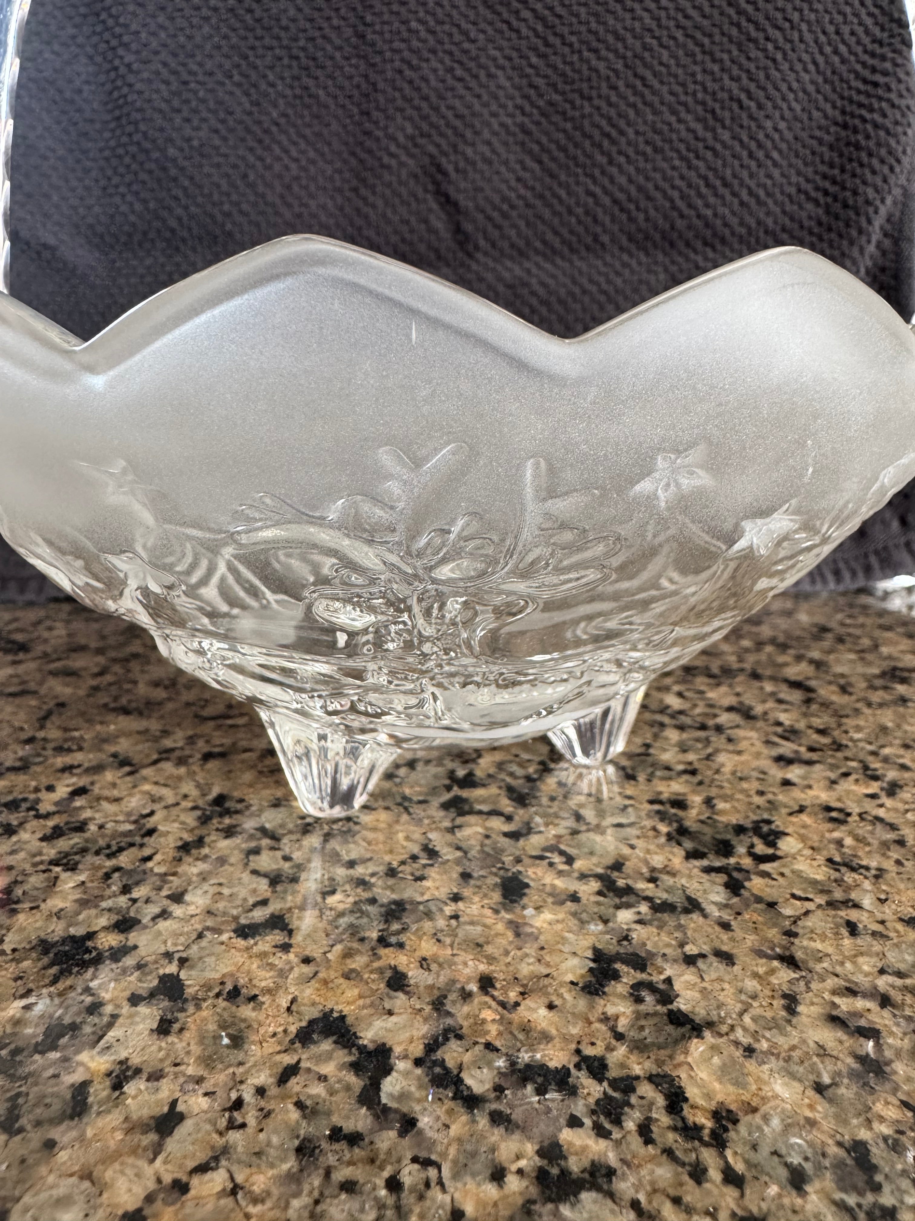 Mikasa Silent Night Glass Basket Christmas Decor Boxed