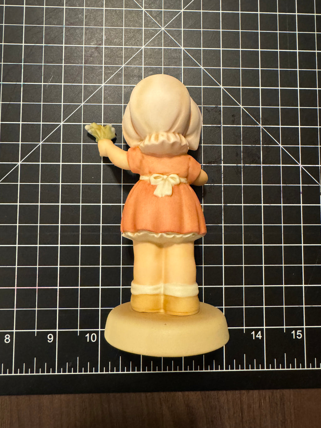 Enesco Memories of Yesterday Forget Me Not 1996 Collectors Society Figurine