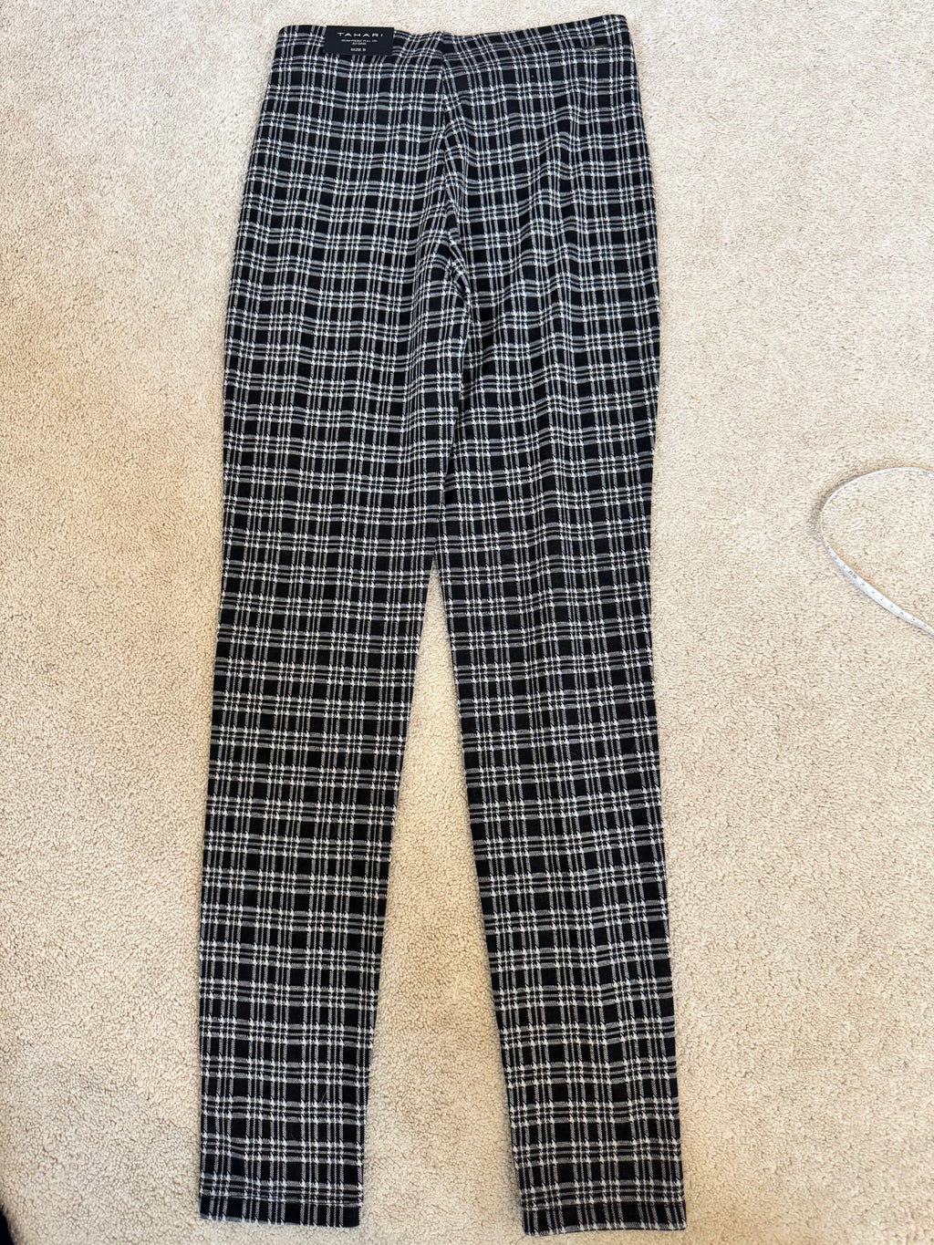 NWT Tahari Seam Front Pull On Jeggings Women’s Size S Black White Plaid Stretch Pants