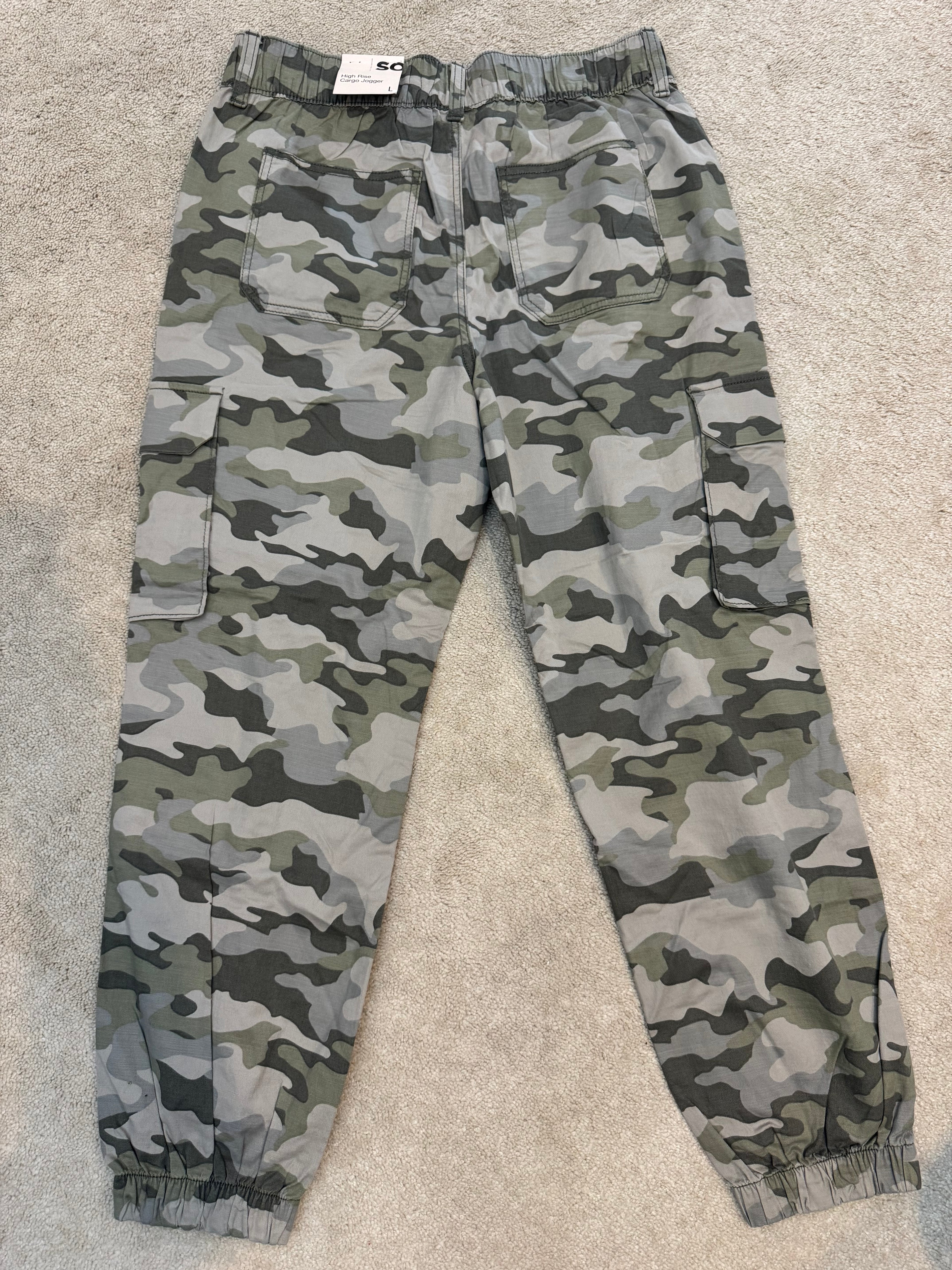 SO High Rise Cargo Jogger Women’s Large Green Camo Utility Pants NWT