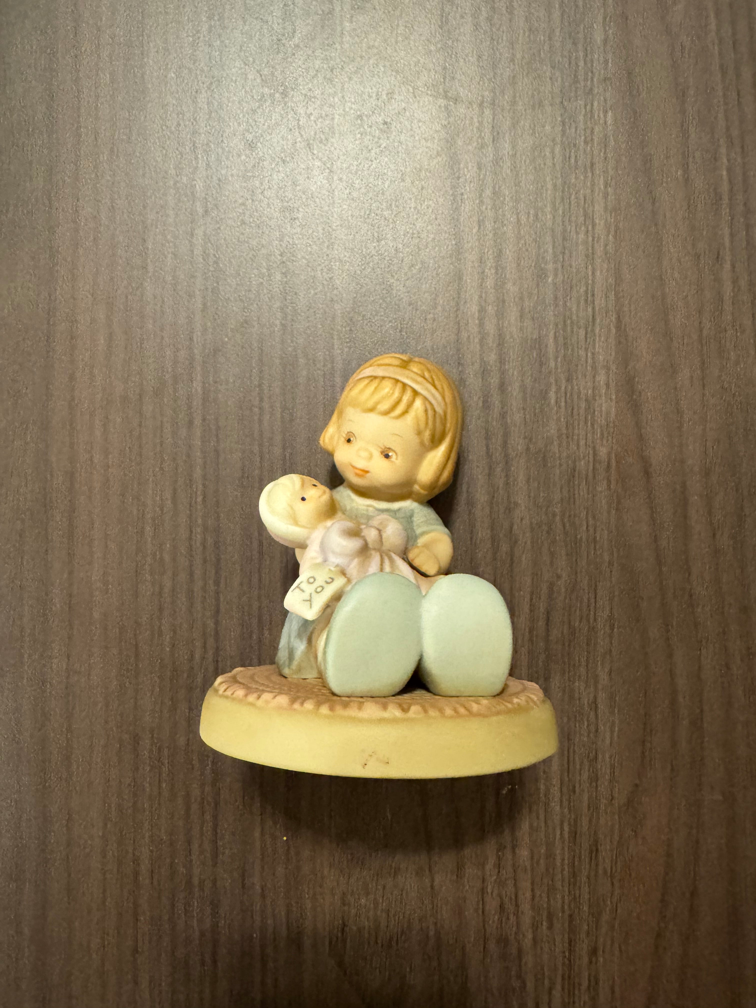 Enesco Memories of Yesterday "Wrapped in Love and Happiness" 1995 Event Figurine #602930 Mabel Lucie Attwell