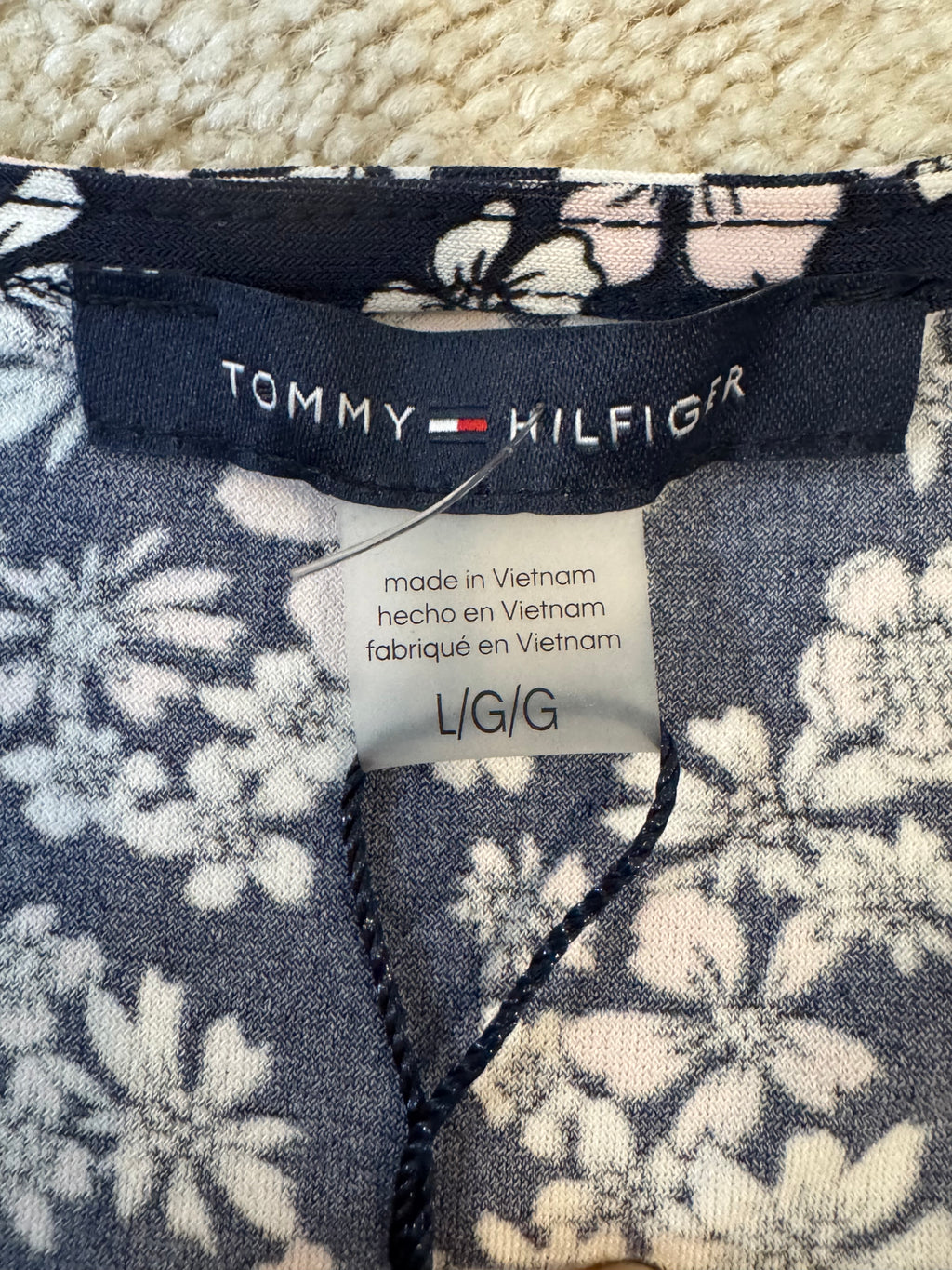 Tommy Hilfiger Women’s Floral Sleeveless Blouse Navy Pink Large NWT
