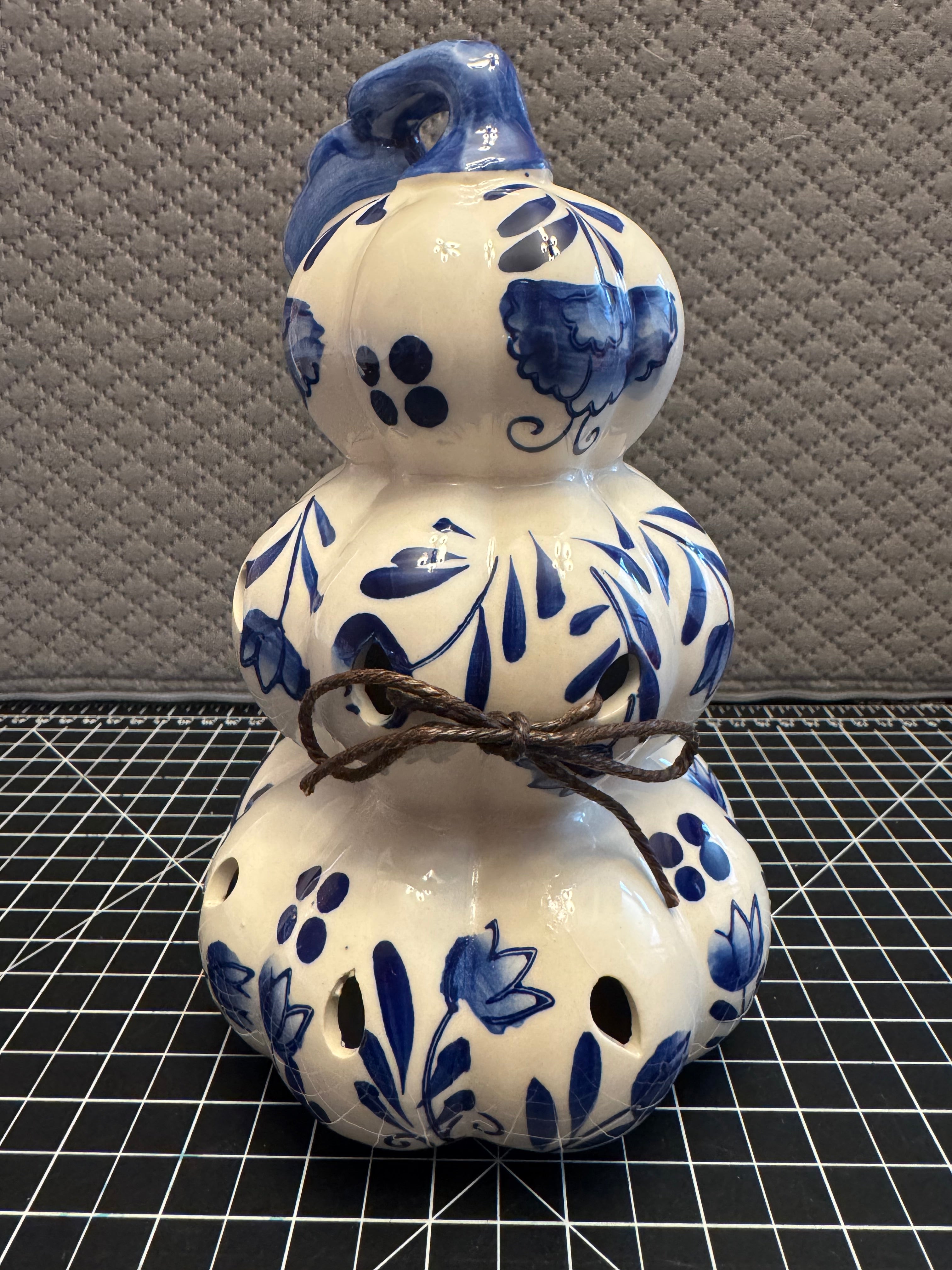 Blue White Ceramic Gourd Potpourri Holder Floral Farmhouse Decor Rustic Vase Scent Holder
