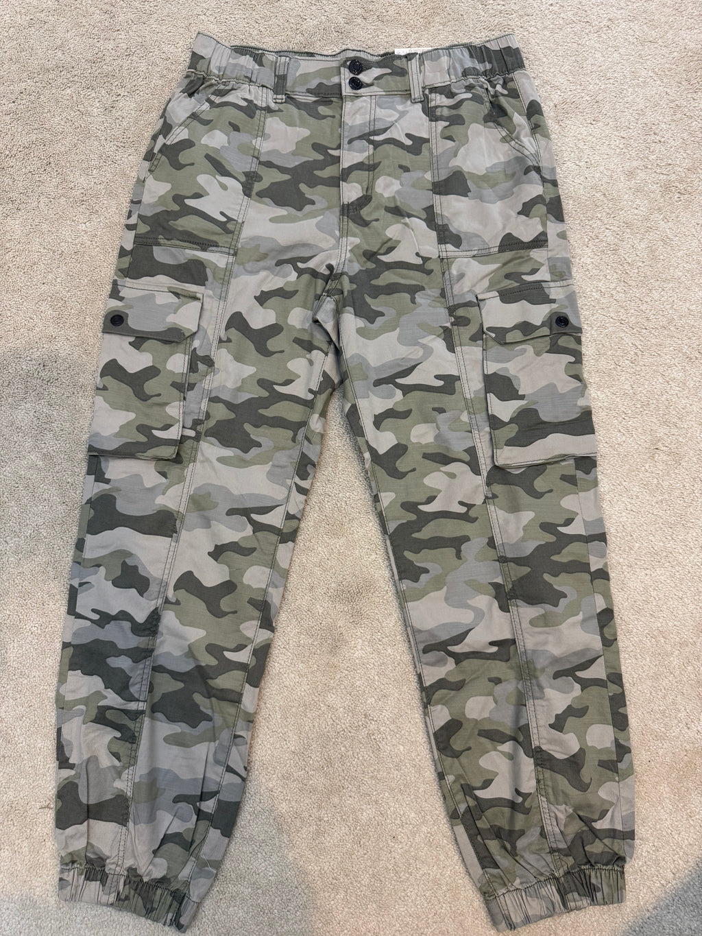 SO High Rise Cargo Jogger Women’s Large Green Camo Utility Pants NWT