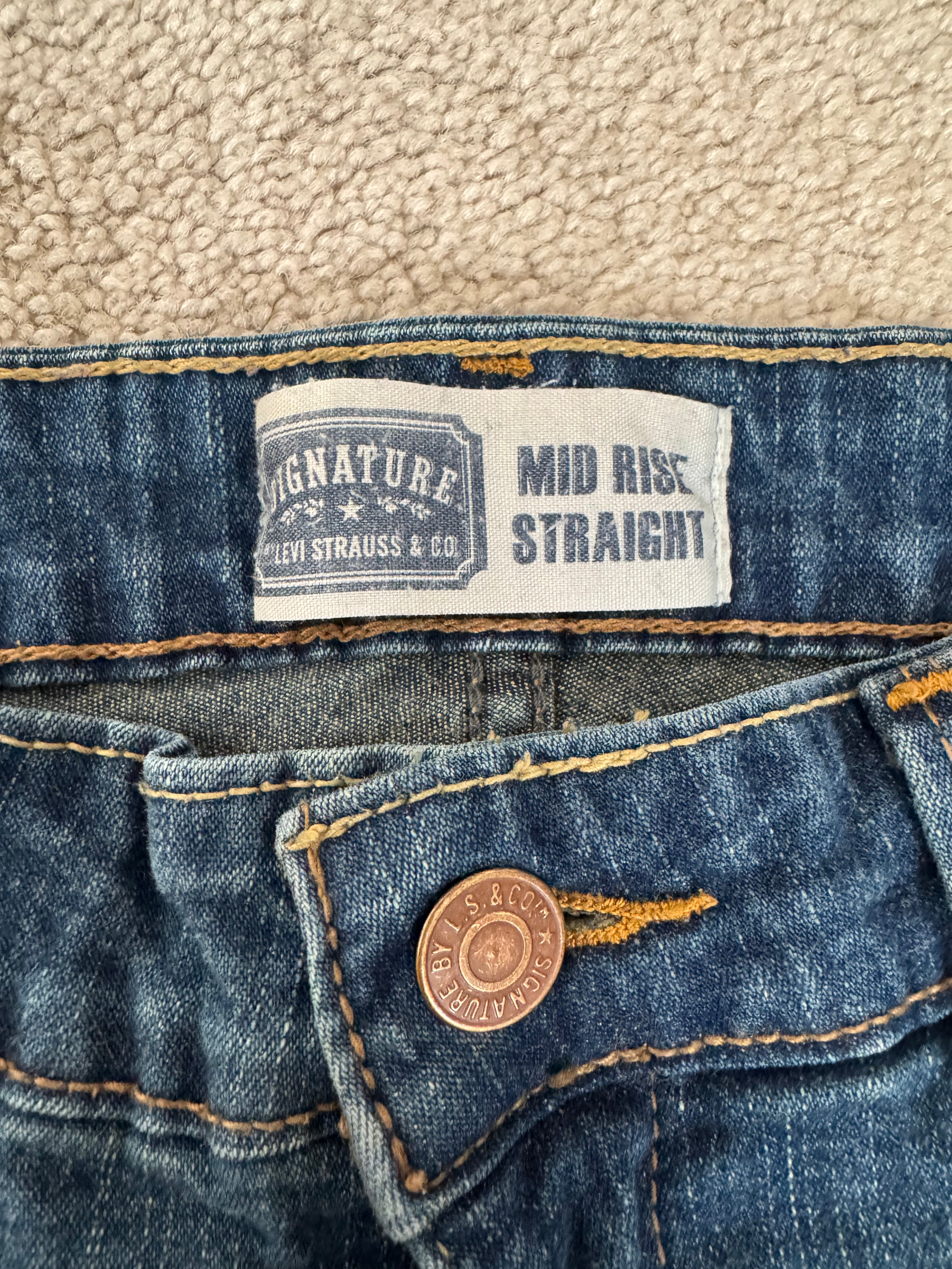 Levi Strauss Signature Mid Rise Straight Jeans Women’s 6 Medium Wash Stretch Denim