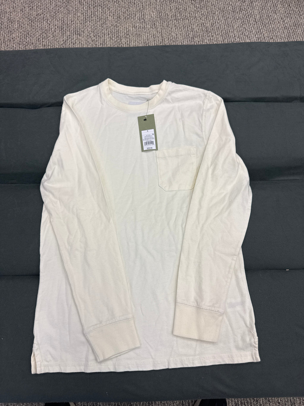 Goodfellow & Co Men’s Pocket Long Sleeve T-Shirt Small White Feather NWT Casual Cotton Tee