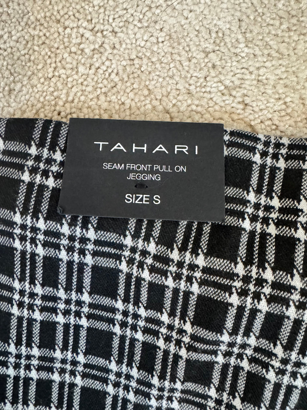 NWT Tahari Seam Front Pull On Jeggings Women’s Size S Black White Plaid Stretch Pants