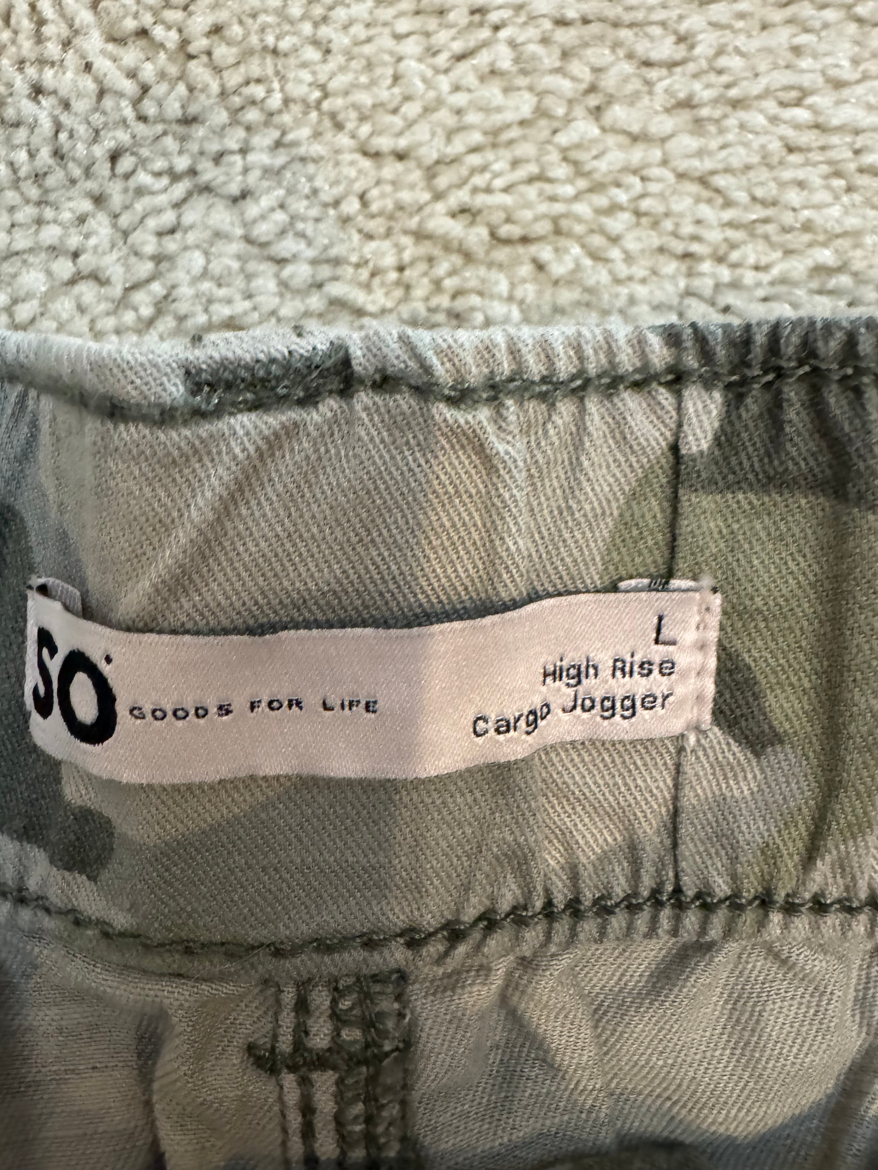 SO High Rise Cargo Jogger Women’s Large Green Camo Utility Pants NWT