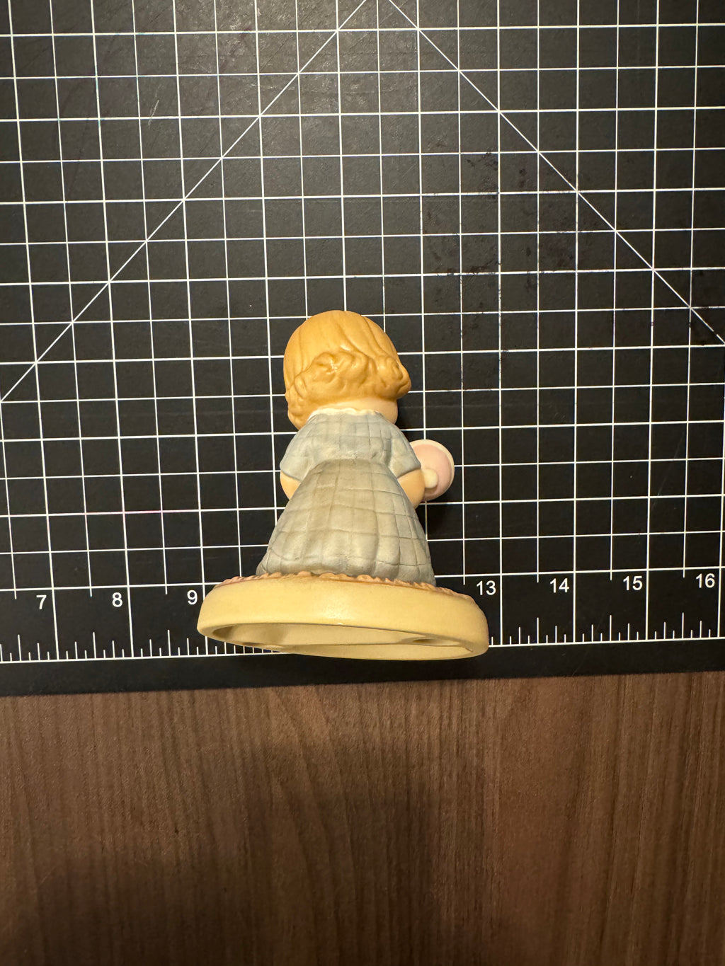 Enesco Memories of Yesterday "Wrapped in Love and Happiness" 1995 Event Figurine #602930 Mabel Lucie Attwell