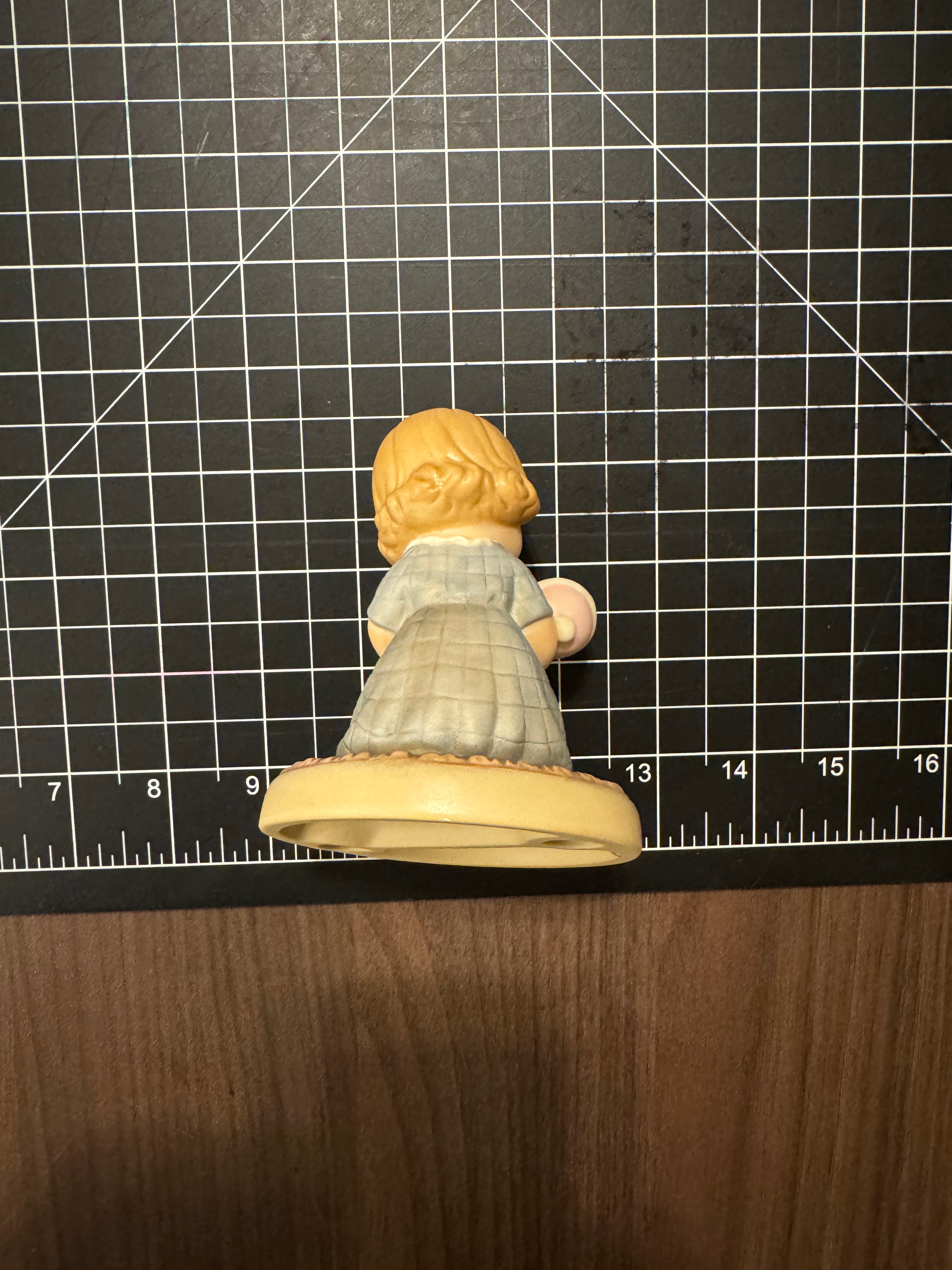Enesco Memories of Yesterday "Wrapped in Love and Happiness" 1995 Event Figurine #602930 Mabel Lucie Attwell
