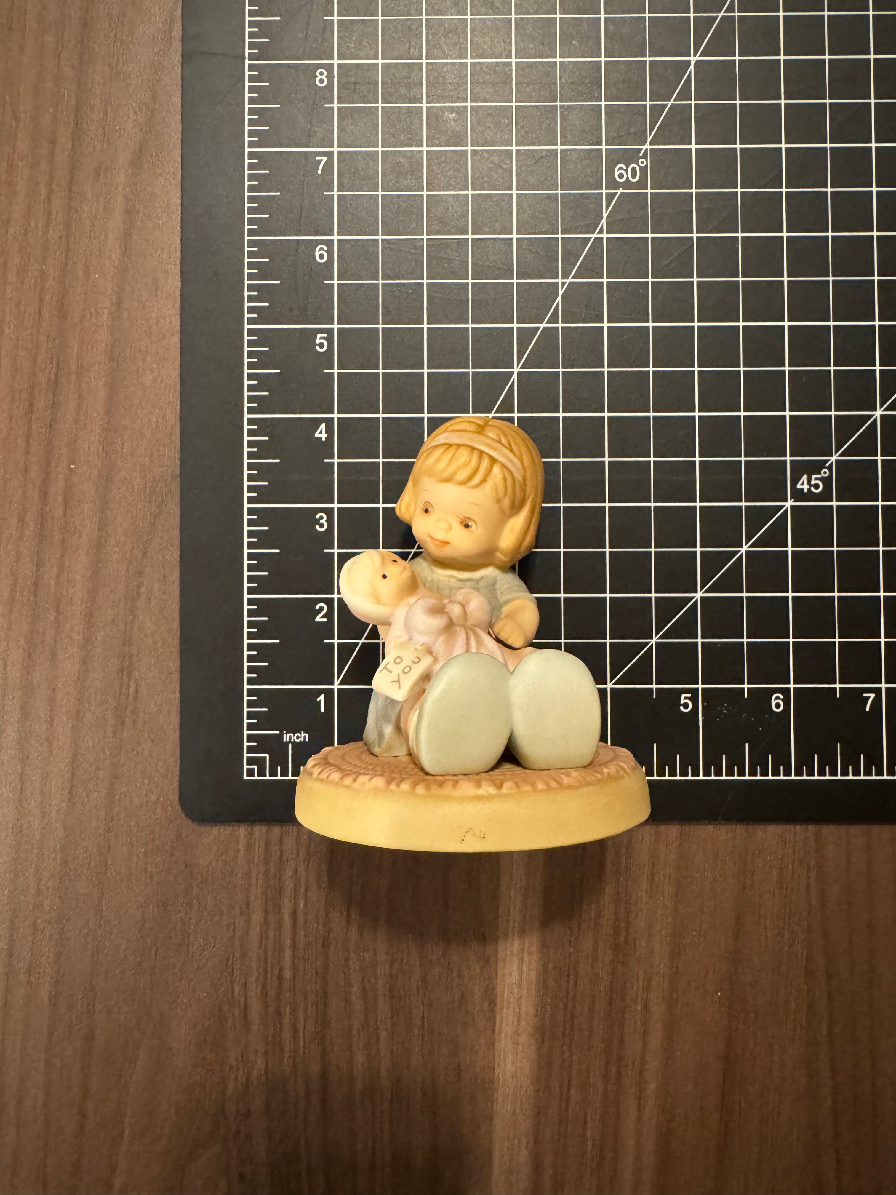 Enesco Memories of Yesterday "Wrapped in Love and Happiness" 1995 Event Figurine #602930 Mabel Lucie Attwell