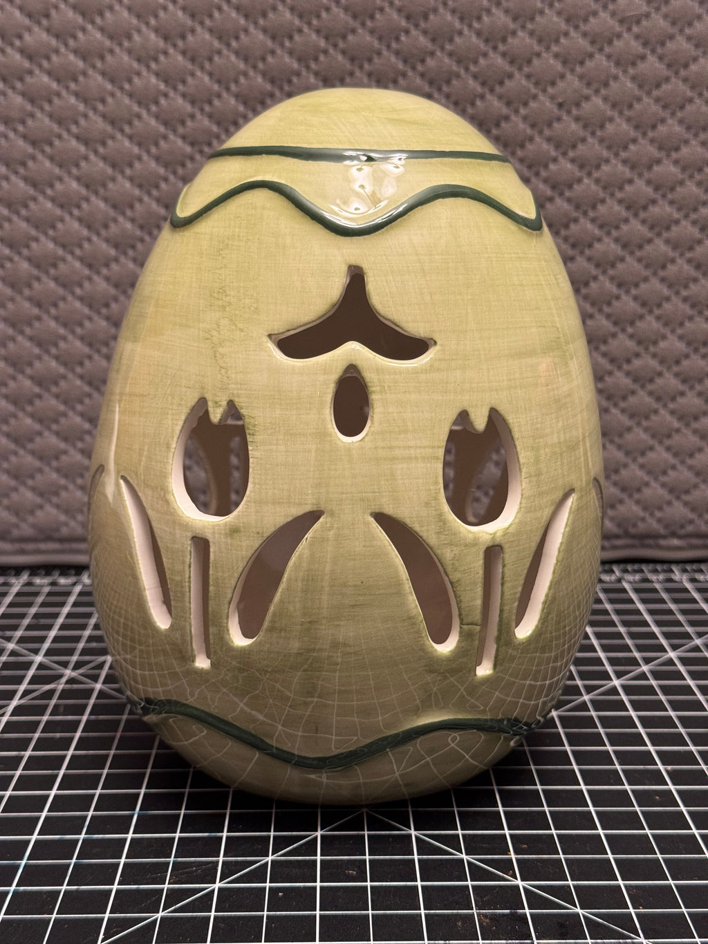 Vintage Green Ceramic Egg Tealight Candle Holder Cutout Tulip Design Decor
